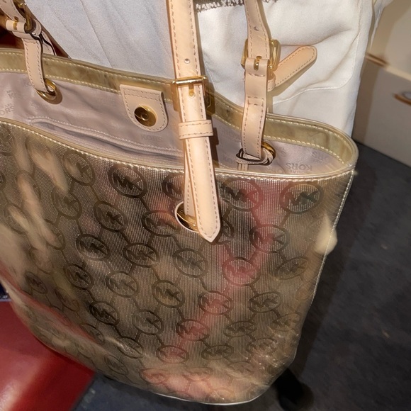 MICHAEL KORS METALLIC GOLD LOGO HANDBAG USED CONDITION - Picture 3 of 15